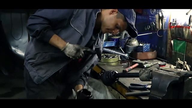 КАК ПОМЕНЯТЬ ПЫЛЬНИК ВНУТРЕННЕГО ШРУСа на Опеле Астра (Opel Astra). НемецАВТО Серпухов. смотреть онлайн