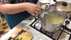 Суп - уха из рыбных консервов.