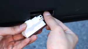 Штатная подсветка дверей с логотипом Mercedes
