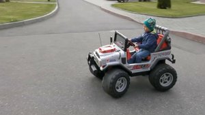 VLOG. Покатались на машинке. Детский электромобиль Peg-perego!))) Children's electric car.