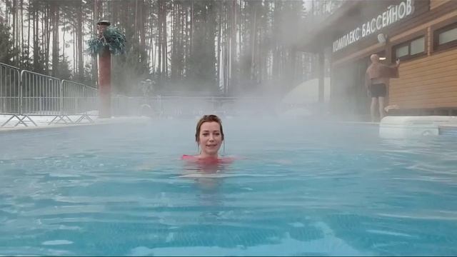 Открытый горячий бассейн в Охта парк-настоящий релакс среди снега!