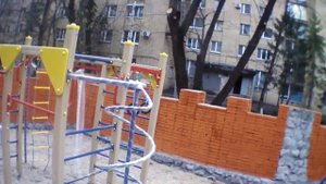 Parrot AR Drone в Самаре, полет во дворе