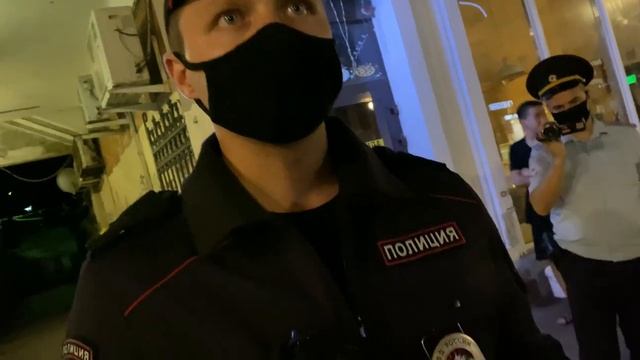 Подкараулила полиция. ДЕСЯТЬ сотрудников на одного «экстремиста»!
