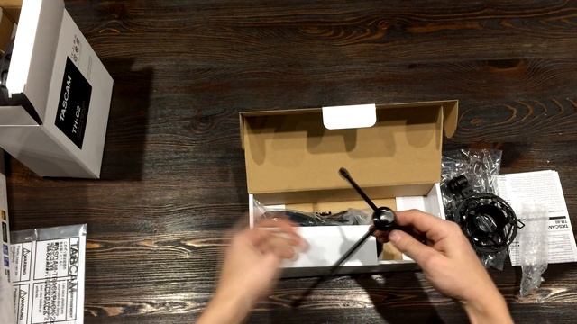 TASCAM TRACKPACK 2x2 Обзор распаковка смотреть онлайн