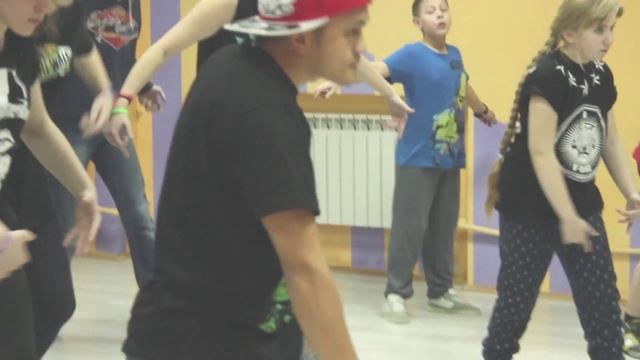 Baby Tight Eyezz в E-Dance Studio смотреть онлайн