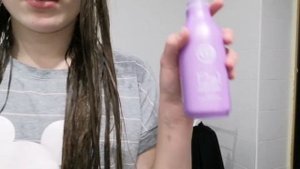 Как правильно мыть волосы ?