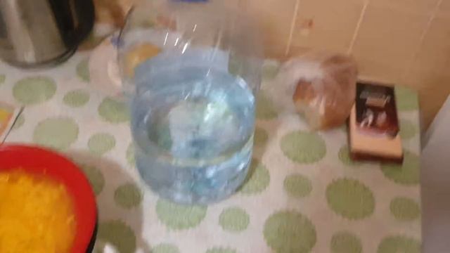 #1 ПРОВЕРКА ЛАЙФХАКА С 6 ЛИТРАМИ СОКА ЗА 4 РУБЛЯ (реально работает) смотреть онлайн