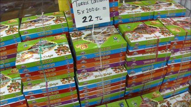 Выбираем турецкие сладости в Мармарисе.