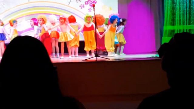 Танец "Коротышки", младший состав "Мозаики" смотреть онлайн