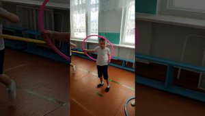 Учимся крутить обруч на талии в старшей группе