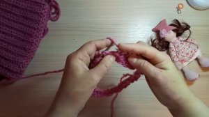 Объемная шапка английской резинкой из толстой пряжи.Два способа закрыть макушку