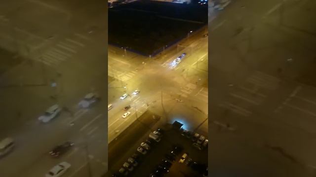 Санкт-Петербург, Парнас. Народ гуляет с утра и до позднего вечера.д смотреть онлайн