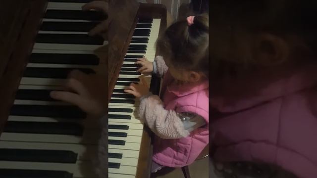 Собачий вальс?ребёнок учится играть на пианино смотреть онлайн