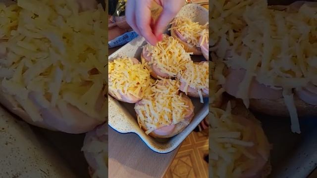 бутерброды с сыром тёртым и колбасой просто в духовке смотреть онлайн