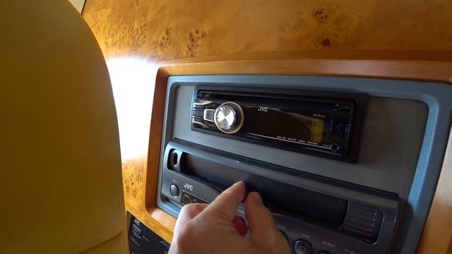 Что внутри старого самолета ТУ-134. Экскурсия в аэропорт Ижевска. смотреть онлайн