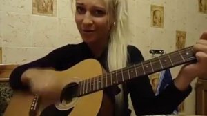 Девушка супер поет  Под гитару