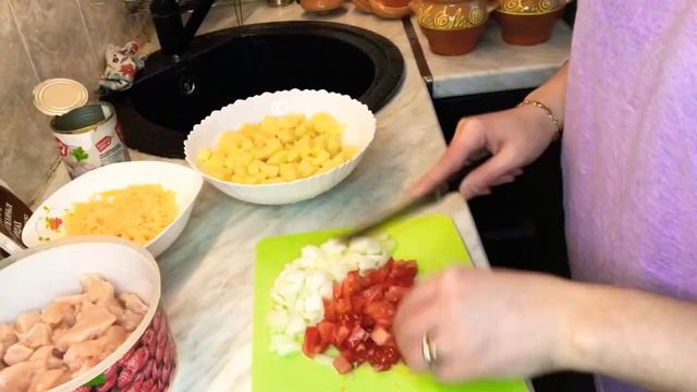 Потрясающее жаркое в горшочке//Просто и очень вкусно! смотреть онлайн