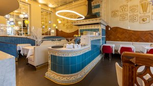 Кухонная стойка в изразцовой облицовке "Неаполь". Ресторан "Паста и баста", г. Москва.