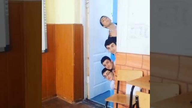 Вот, как правильно опоздать на урок