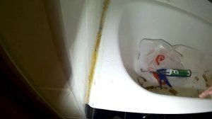 Герметизация шва между ванной и стеной. Меняем керамику на плинтус для пола. Guru from the USSR.