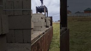 Гидравлический захват для паллет. Разгрузка шлакоблоков  манипулятором (кму) без поддонов.