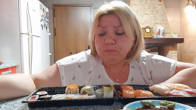 МУКБАНГ ?  СЛАБОНЕРВНЫМ НЕ СМОТРЕТЬ. Роллы / суши гунканы | MUKBANG ?Rolls/ suchi, gunkansне ASMR