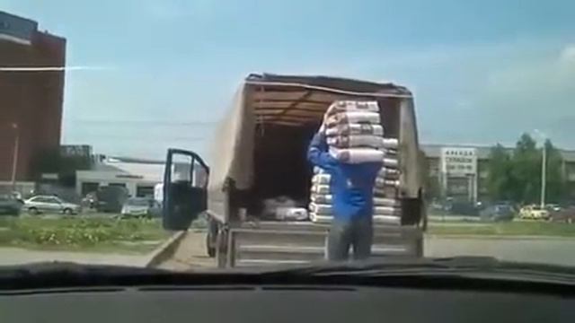 Грузчик, грузчик парень работящий...