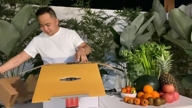 Hurom H300 Unboxing | HowieTV смотреть онлайн