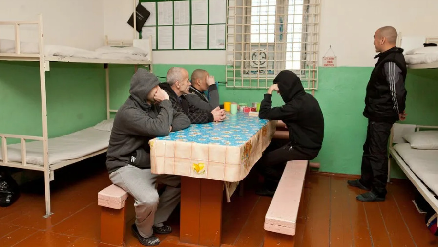 В местах лишения свободы сидят невиновные или же виновные! Тюрьма и колония смотреть онлайн