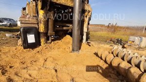 Бурим скважину под Воронежем. Артезианская скважина пробурена шнеком. ЖК Поречье. Глубина 65м.