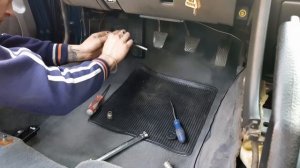 Что под ковролином / Разбираем салон Mitsubishi Galant 8 / Подготовка к сварке / 2020