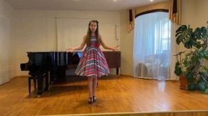 Урманчеева Мария исполняет песню «Замечательный сосед»