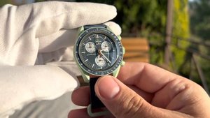 Swatch Omega MoonSwatch Mission on Earth SO33G100