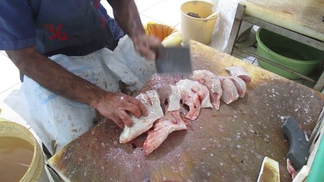 UMM AL QUWAIN FISH MARKET чистка хамура