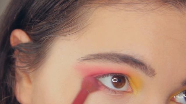 ? CREATIVE MAKEUP TUTORIAL with Rhinestones | SAILOR MOON Palette Tutorial? смотреть онлайн