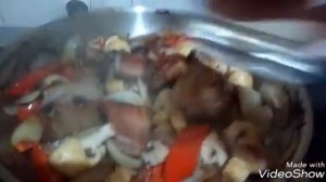 Свиные рёбра с овощами.