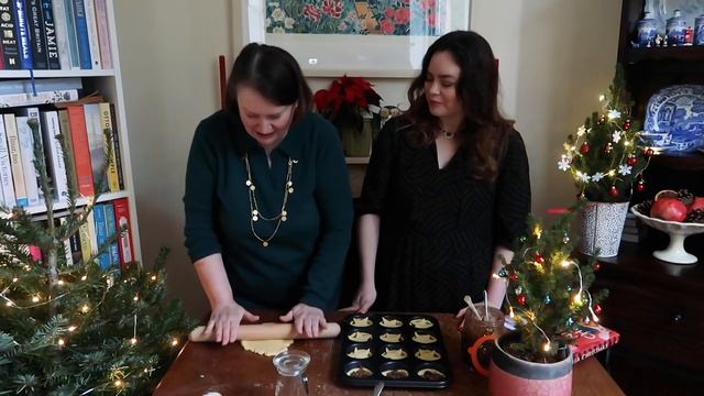 A Christmas Special! | Baking Nigella Lawson's Mince Pies | Reading Festive Books смотреть онлайн