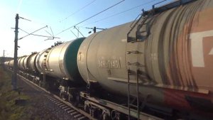 Электровоз ЭП1М-648 с пассажирским поездом и электровоз ВЛ80С-012/147 с грузовым поездом