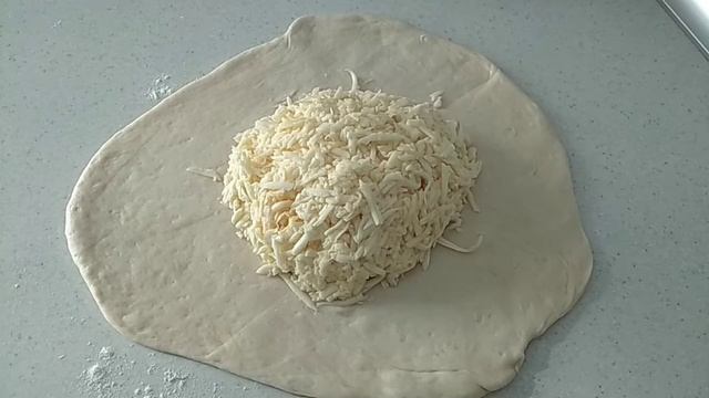 Хачапури с сулугуни смотреть онлайн