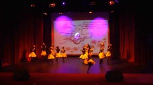 Танец "Весёлые пчёлки" ансамбля танца "Улыбка"