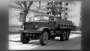 КрАЗ-214 - военный грузовик с механической лебедкой