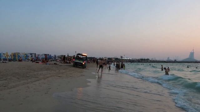 Дубай. Район Umm Suqeim и пляж Kite смотреть онлайн