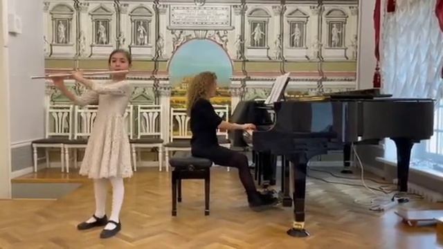 ОСЕННИЕ ЦВЕТЫ. В. Фадеев. исполняет Ветрова Майя. флейта