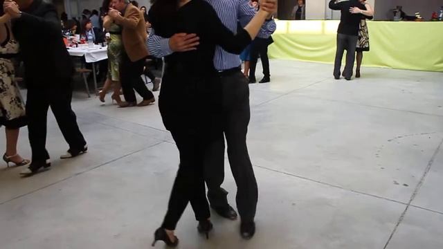 Vamos ajudar o Gaspar,em 01-04-12, Milonga - VI смотреть онлайн