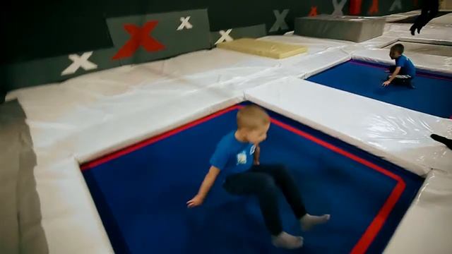 Школа Бега в Батутном Парке Разгон Чебоксары смотреть онлайн