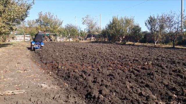 Переломка 4х4. Пахота самодельным плугом 2х20 смотреть онлайн