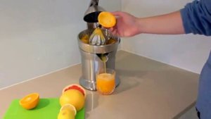 Отличная электрическая соковыжималка для цитрусовых Caso CP 200 или 300 Design Zitruspresse
