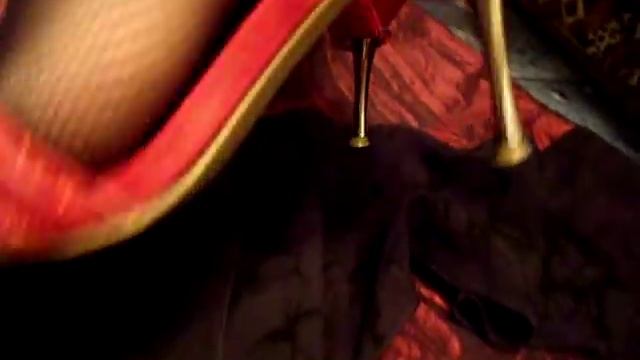 Красные босоножки и черная сетка смотреть онлайн