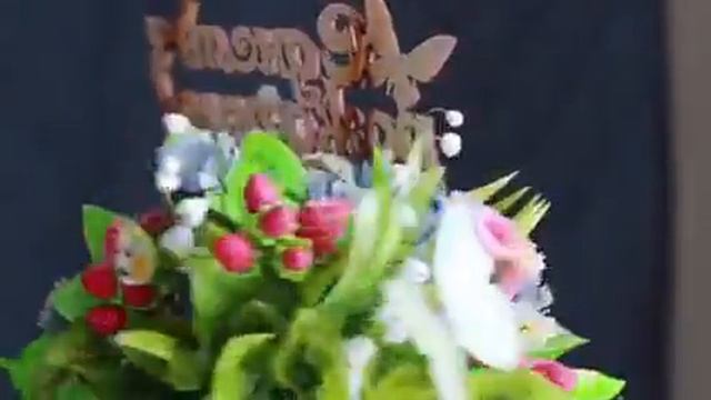 Торт - земляничная поляна с бабочками
