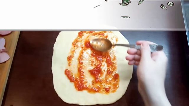 Кальцо́не (итал. calzone) — итальянский пирог, закрытая форма пиццы.